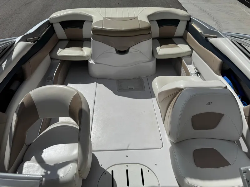 Slide: The Image of 2006 Four Winns Horizon boat interior with beige and white seating arrangement. - 9