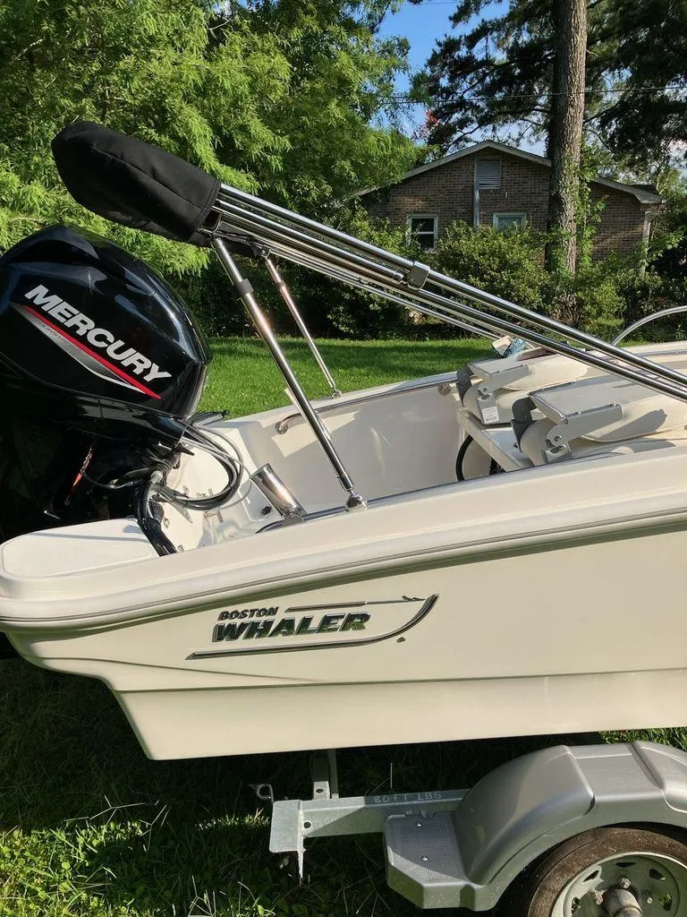 Slide: The Image of Boston Whaler SPORT SERIES 2020 - 2