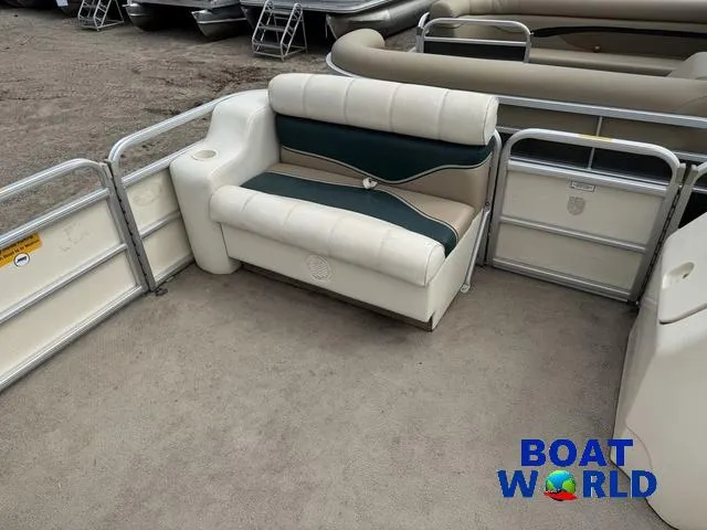 Slide: The Image of Sweetwater 2222 DF Pontoon WITH SEA LEGS 2004 - 3