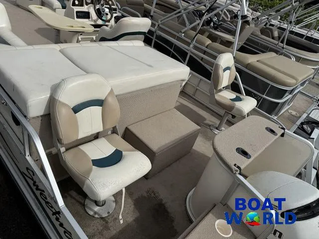 Slide: The Image of Sweetwater 2222 DF Pontoon WITH SEA LEGS 2004 - 31