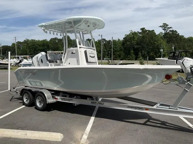 Slide: The Image of Sea Pro 202 Center Console 2025 - 9