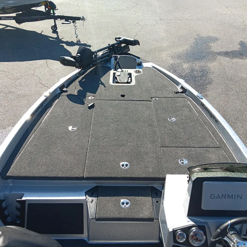 Slide: The Image of 2025 Ranger Z185 boat deck with Garmin system, featuring spacious layout and modern equipment. - 8