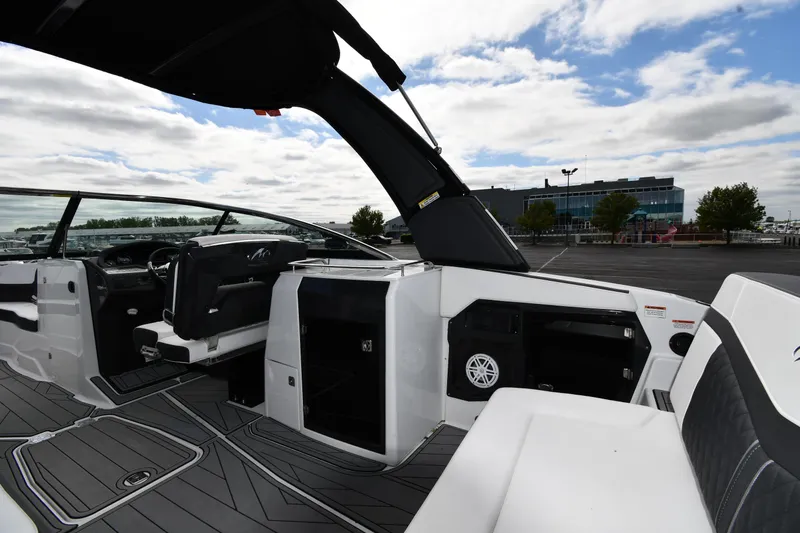 Slide: The Image of 2023 Monterey 278 Super Sport boat interior with sleek design and modern features. - 25