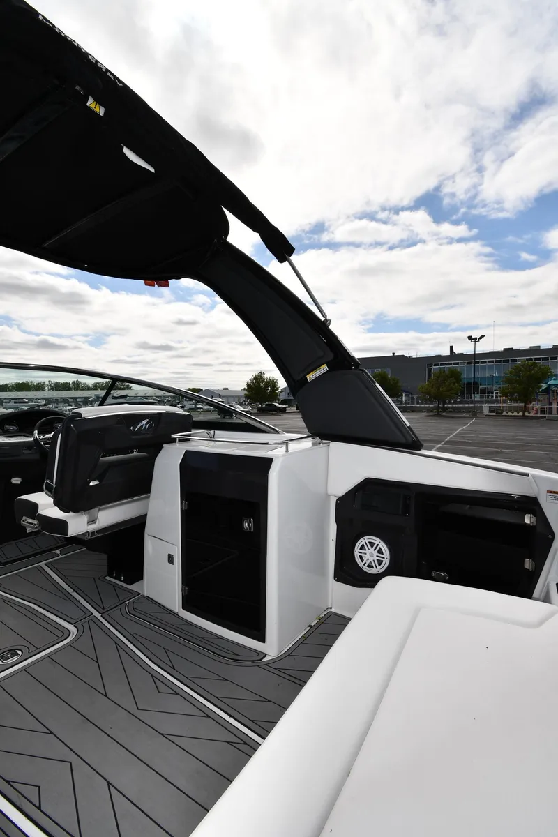 Slide: The Image of 2023 Monterey 278 Super Sport boat interior with sleek design and modern features. - 26