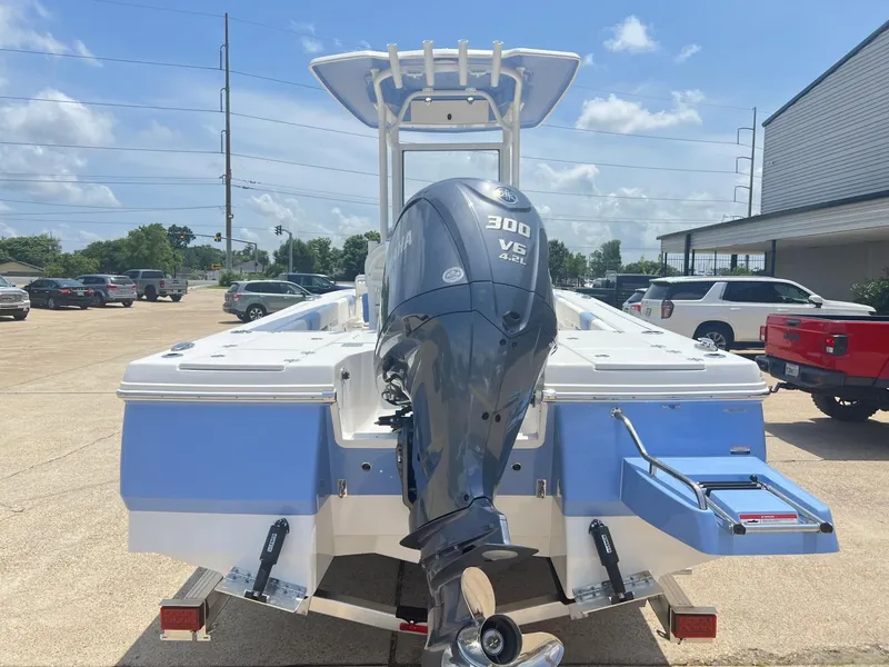 Slide: The Image of Robalo 246 CAYMAN 246 2025 - 16