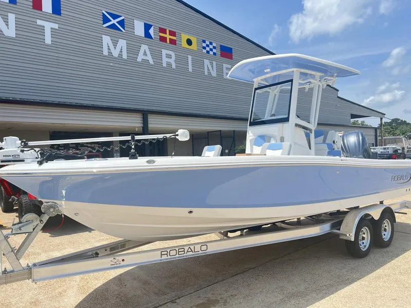 Slide: The Image of Robalo 246 CAYMAN 246 2025 - 3