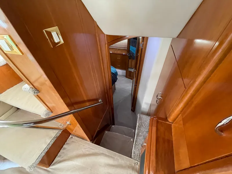 Slide: The Image of AFT CABIN ENTRANCEWAY FROM SALON LOOKING AFT - 33