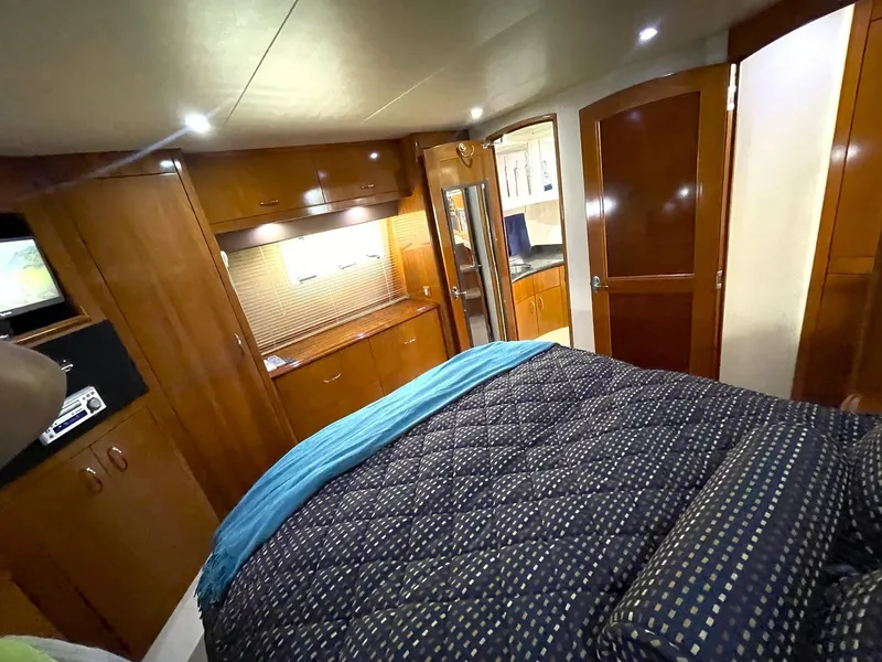 Slide: The Image of MASTER STATEROOM LOOKING AFT TO PORT - 37