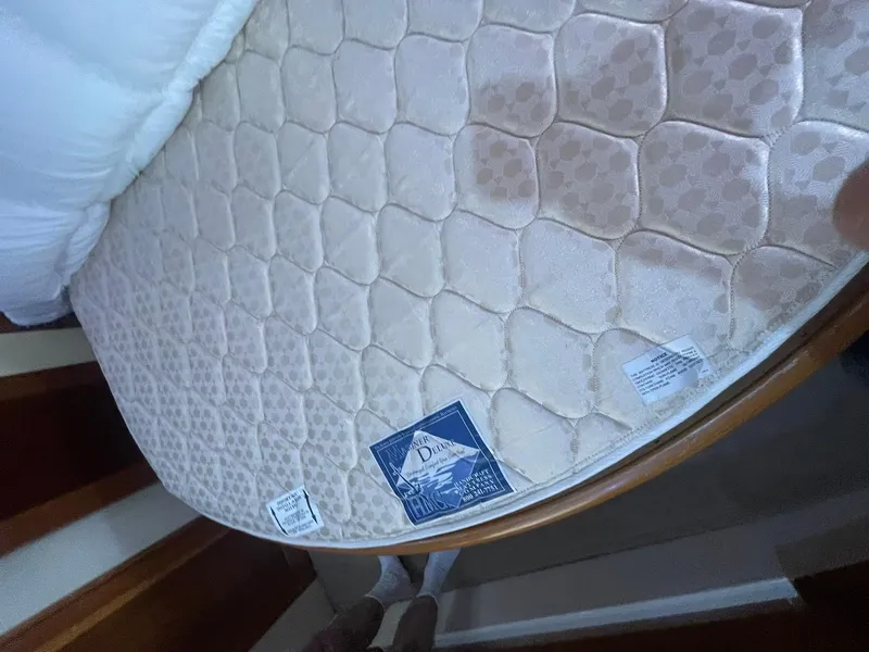 Slide: The Image of Mattress on Carver 46 Motor Yacht, 2006 model, with quilted pattern and labels. - 40