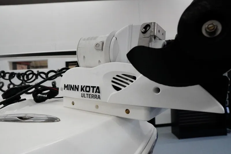 Slide: The Image of Minn Kota Ulterra motor on 2020 Caymas 26 HB boat, close-up view. - 30