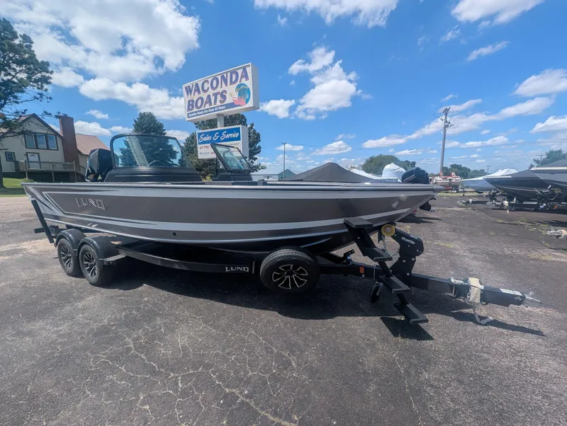 Slide: The Image of 2026 Lund 2075 Impact XS Arctic White In stock waconda boats - 12