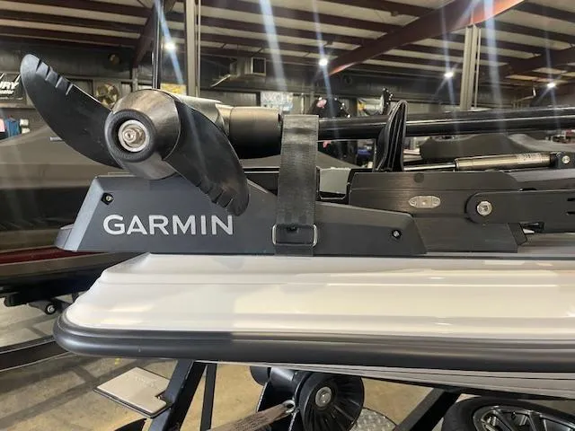 Slide: The Image of 2025 Caymas CX21Pro with Garmin trolling motor in a showroom. - 6