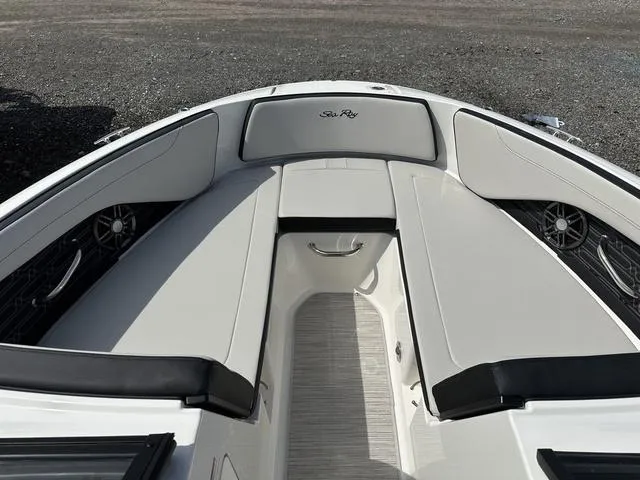 Slide: The Image of Sea Ray SPX 190 2025 - 12