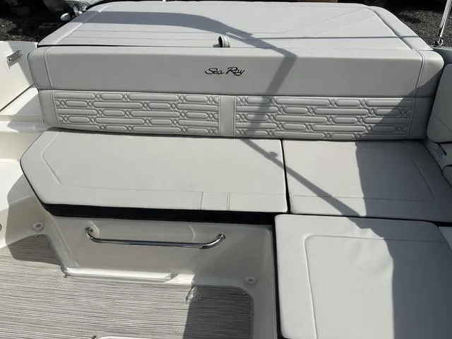 Slide: The Image of Sea Ray SPX 190 2025 - 23