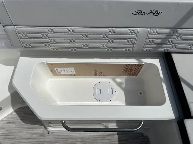 Slide: The Image of Sea Ray SPX 190 2025 - 30