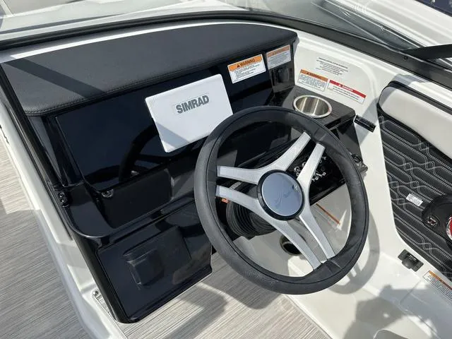 Slide: The Image of Sea Ray SPX 190 2025 - 32