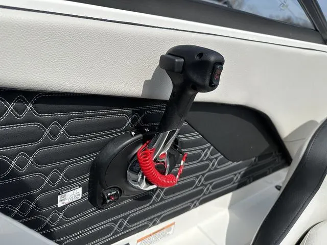 Slide: The Image of Sea Ray SPX 190 2025 - 34