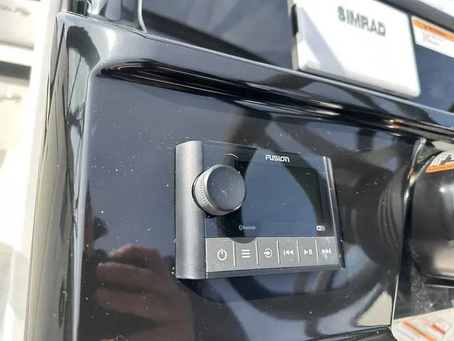 Slide: The Image of Sea Ray SPX 190 2025 - 35