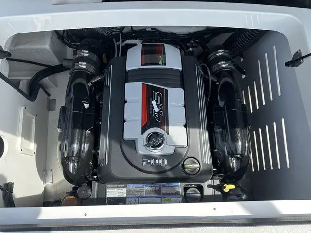 Slide: The Image of Sea Ray SPX 190 2025 - 37