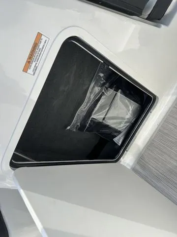 Slide: The Image of Sea Ray SPX 190 2025 - 39