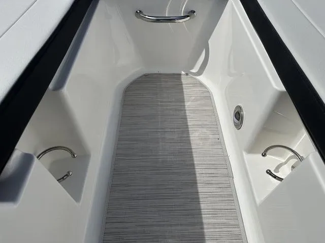 Slide: The Image of Sea Ray SPX 190 2025 - 40