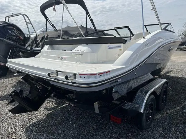 Slide: The Image of Sea Ray SPX 190 2025 - 5