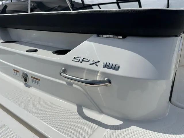 Slide: The Image of Sea Ray SPX 190 2025 - 6