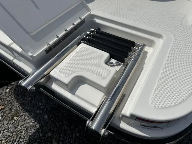 Slide: The Image of Sea Ray SPX 190 2025 - 7