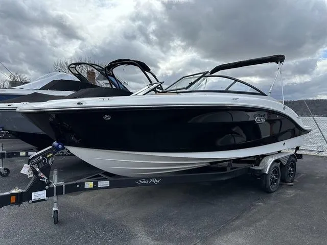 Slide: The Image of Sea Ray SPX 210 2025 - 1