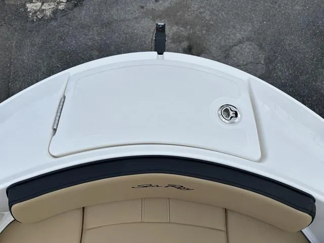 Slide: The Image of Sea Ray SPX 210 2025 - 12