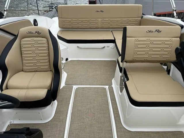 Slide: The Image of Sea Ray SPX 210 2025 - 21