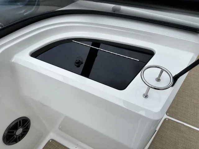 Slide: The Image of Sea Ray SPX 210 2025 - 28