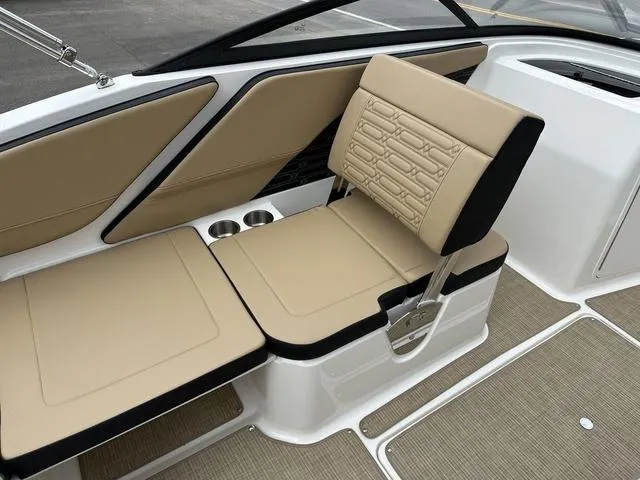 Slide: The Image of Sea Ray SPX 210 2025 - 33