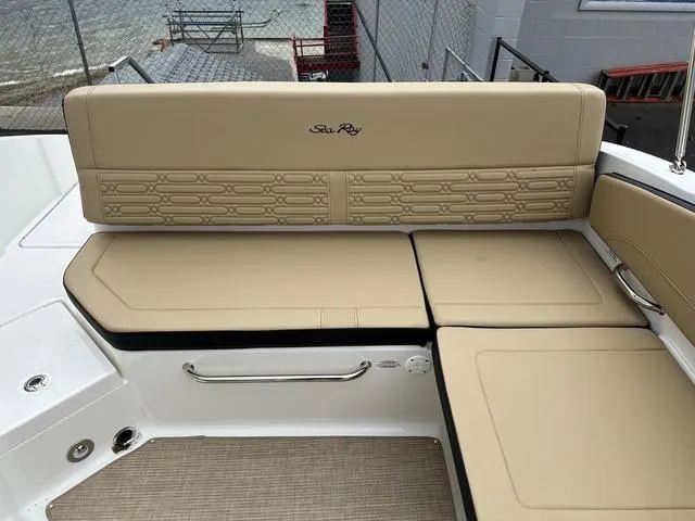 Slide: The Image of Sea Ray SPX 210 2025 - 34