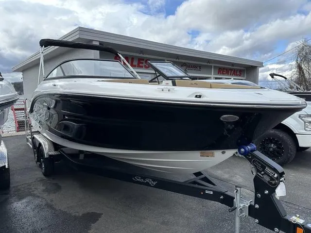 Slide: The Image of Sea Ray SPX 210 2025 - 4