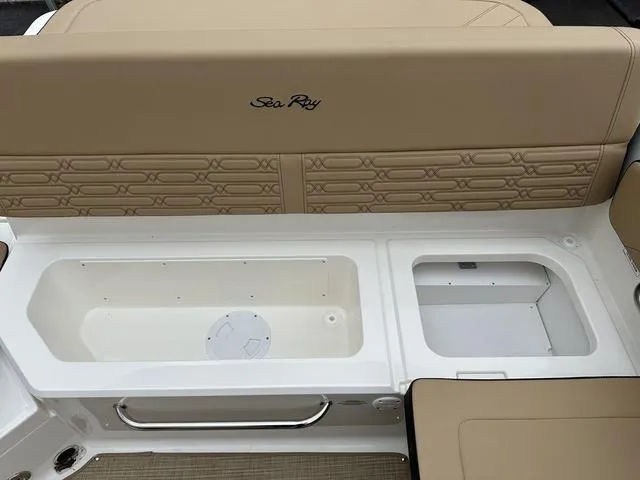 Slide: The Image of Sea Ray SPX 210 2025 - 40