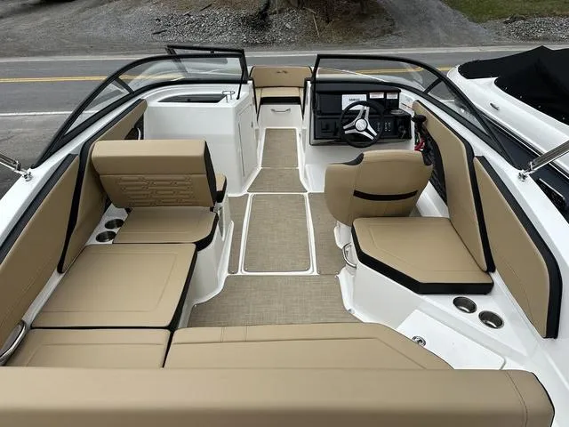 Slide: The Image of Sea Ray SPX 210 2025 - 46