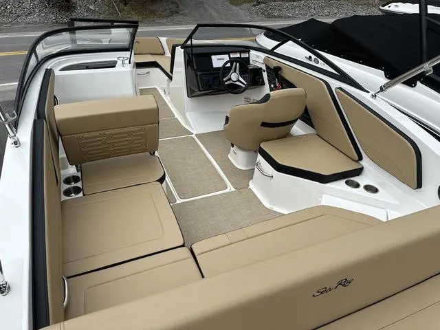 Slide: The Image of Sea Ray SPX 210 2025 - 47