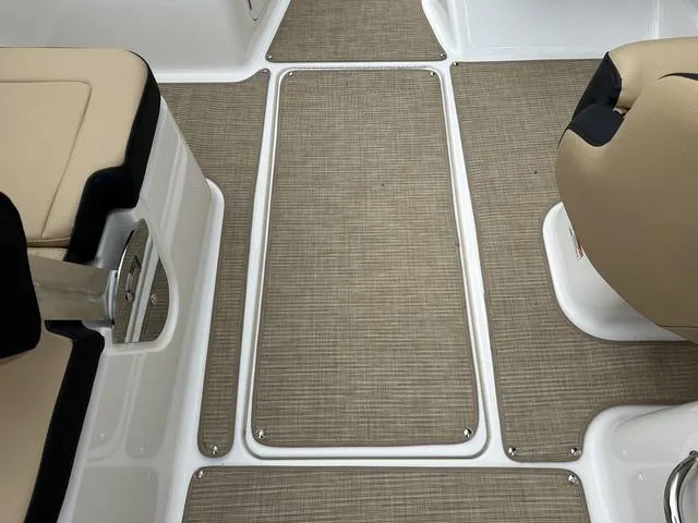 Slide: The Image of Sea Ray SPX 210 2025 - 49