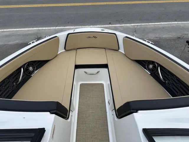 Slide: The Image of Sea Ray SPX 210 2025 - 8