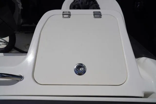 Slide: The Image of Bayliner Trophy T22SC 2025 - 16