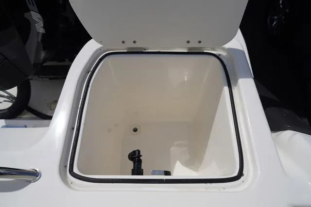 Slide: The Image of Bayliner Trophy T22SC 2025 - 17