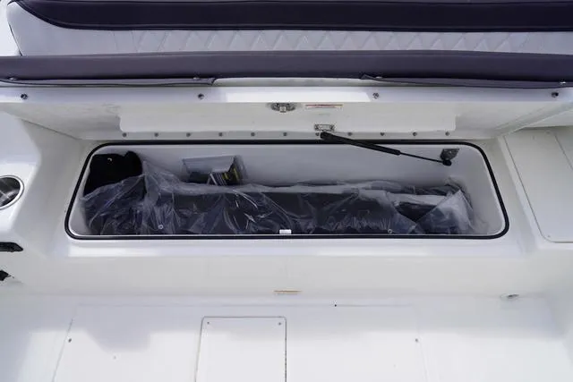 Slide: The Image of Bayliner Trophy T22SC 2025 - 18