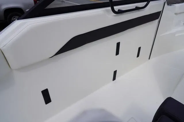 Slide: The Image of Bayliner Trophy T22SC 2025 - 20