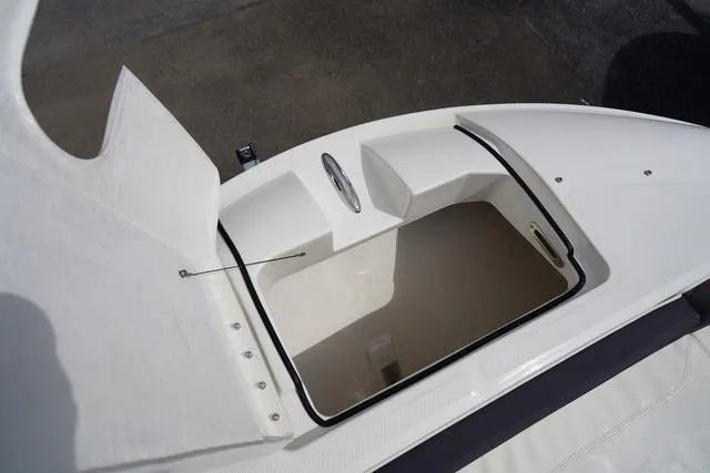 Slide: The Image of Bayliner Trophy T22SC 2025 - 23