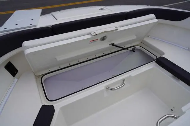 Slide: The Image of Bayliner Trophy T22SC 2025 - 25