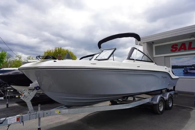 Slide: The Image of Bayliner Trophy T22SC 2025 - 28