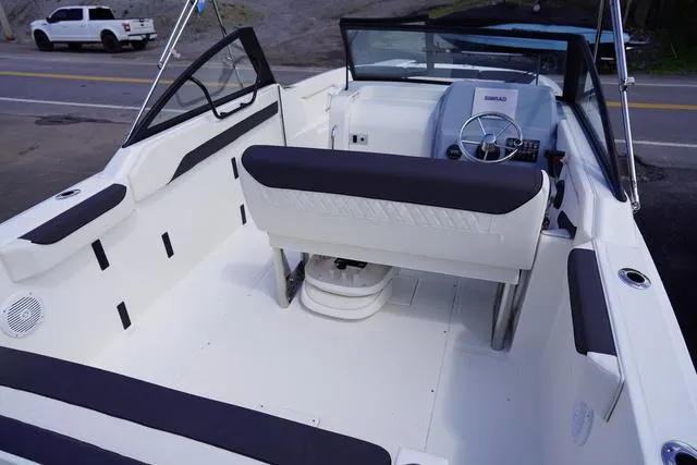 Slide: The Image of Bayliner Trophy T22SC 2025 - 3