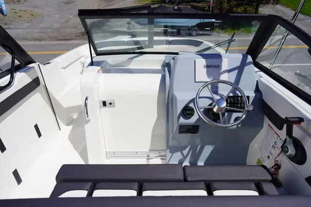 Slide: The Image of Bayliner Trophy T22SC 2025 - 4