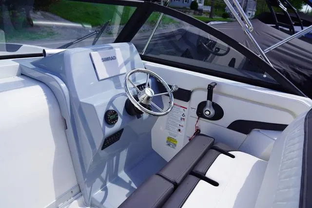 Slide: The Image of Bayliner Trophy T22SC 2025 - 5